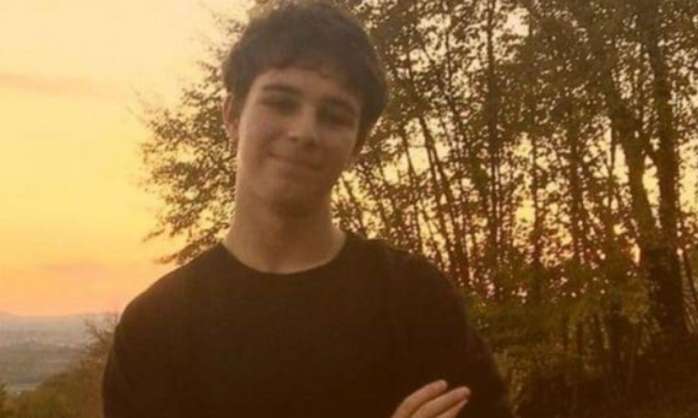 Incident TULBURĂTOR în Italia: Un adolescent şi-a anunţat sinuciderea pe internet